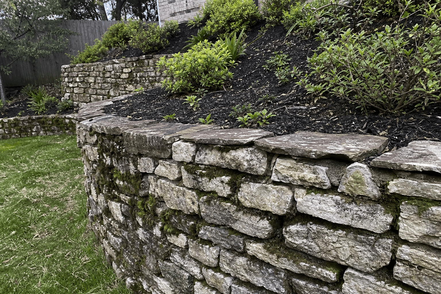 Retaining wall hardscape build in Lexington, KY